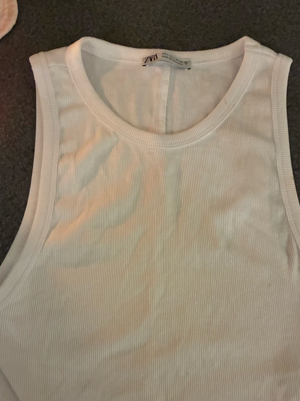Womenw Ribbed white top. Great for layering.by Zara